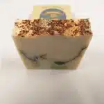Savon artisanal fait de miel de sarrasin, d'épinette noire, de cèdre et de pin sauvage